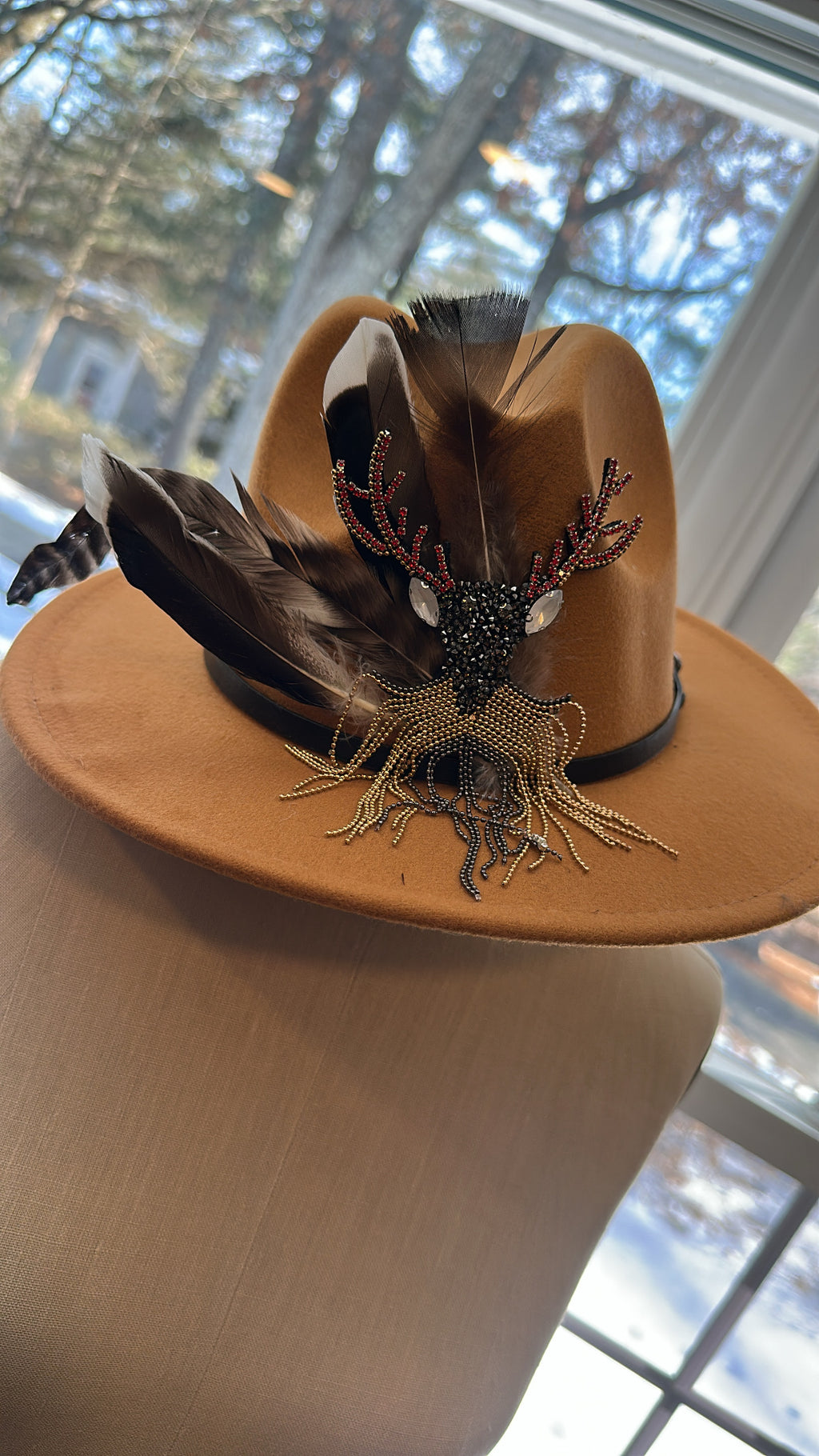 Crystal deer and feathers hat